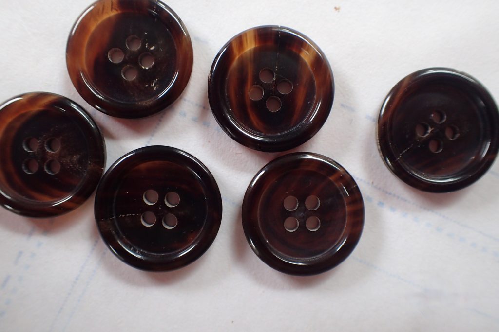 Buttons 20mm in diameter, made from real horn
